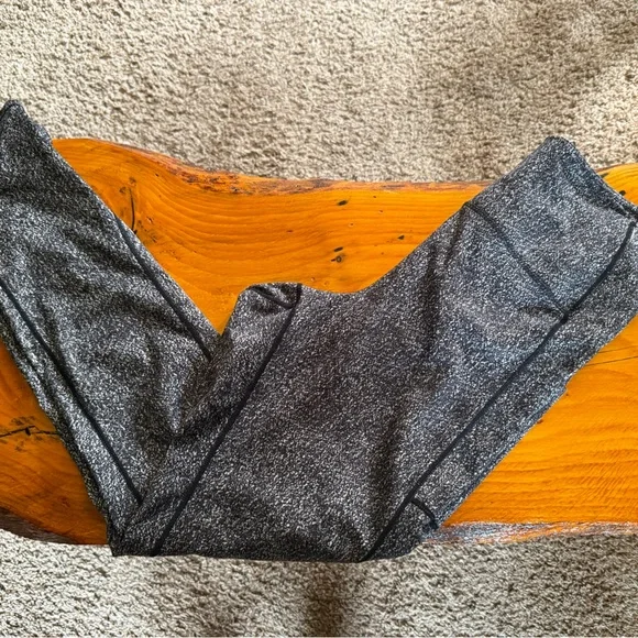 Glyder Black and White Speckled Leggings - Picture 2 of 4